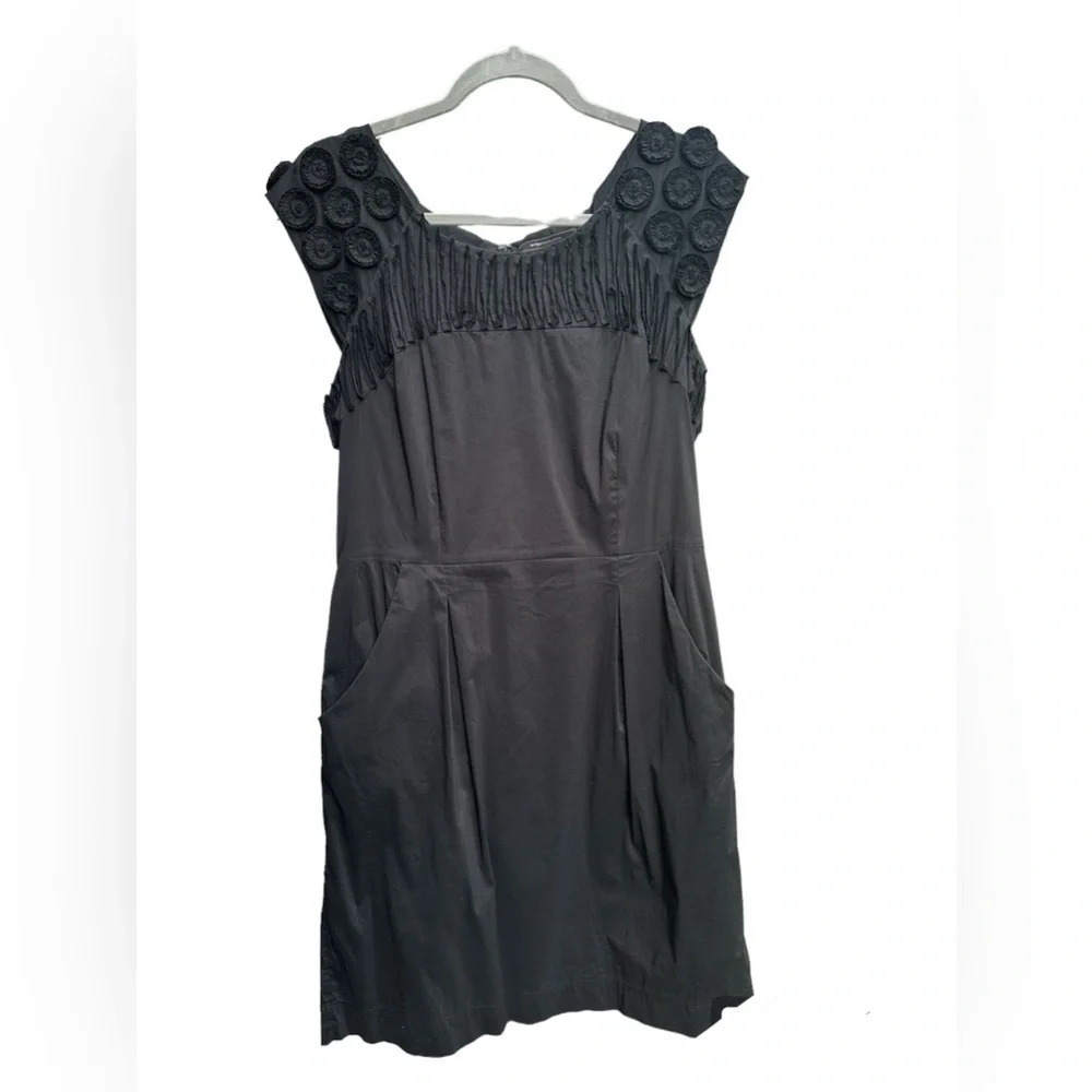 BCBG MAXAZRIA Sleeveless Dorine Black Dress with Embroidered Flowers Size 10